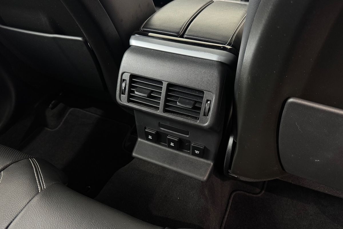 2019 Land Rover Range Rover Velar D240 SE L560