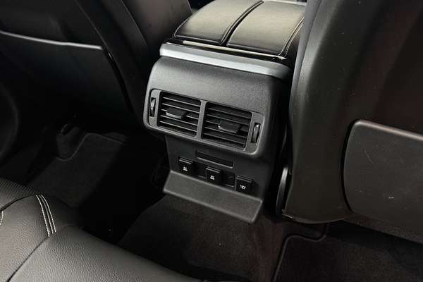 2019 Land Rover Range Rover Velar D240 SE L560