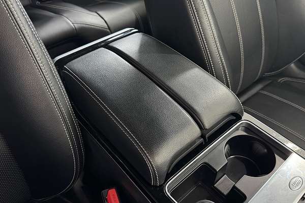 2019 Land Rover Range Rover Velar D240 SE L560