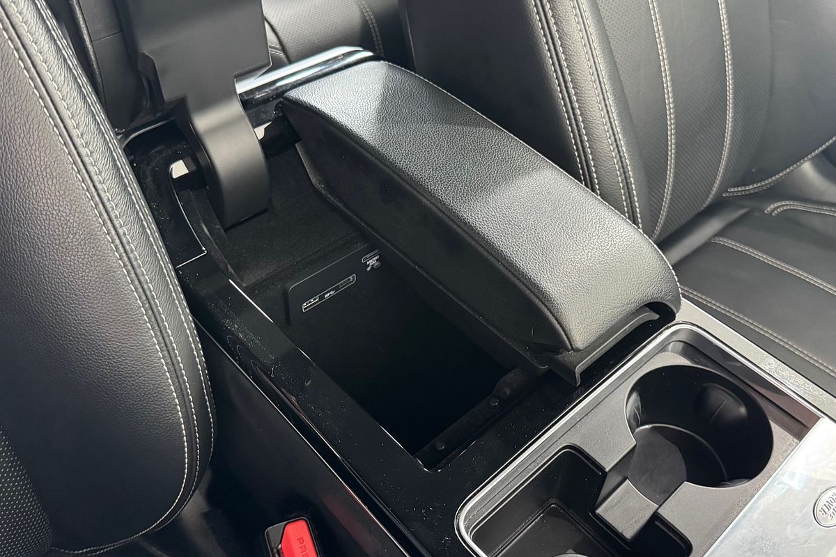 2019 Land Rover Range Rover Velar D240 SE L560