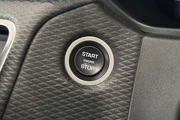 2019 Land Rover Range Rover Velar D240 SE L560