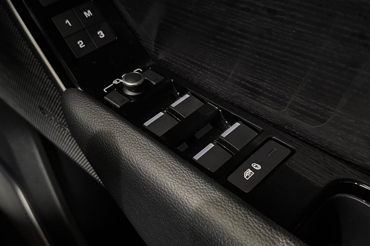 2019 Land Rover Range Rover Velar D240 SE L560