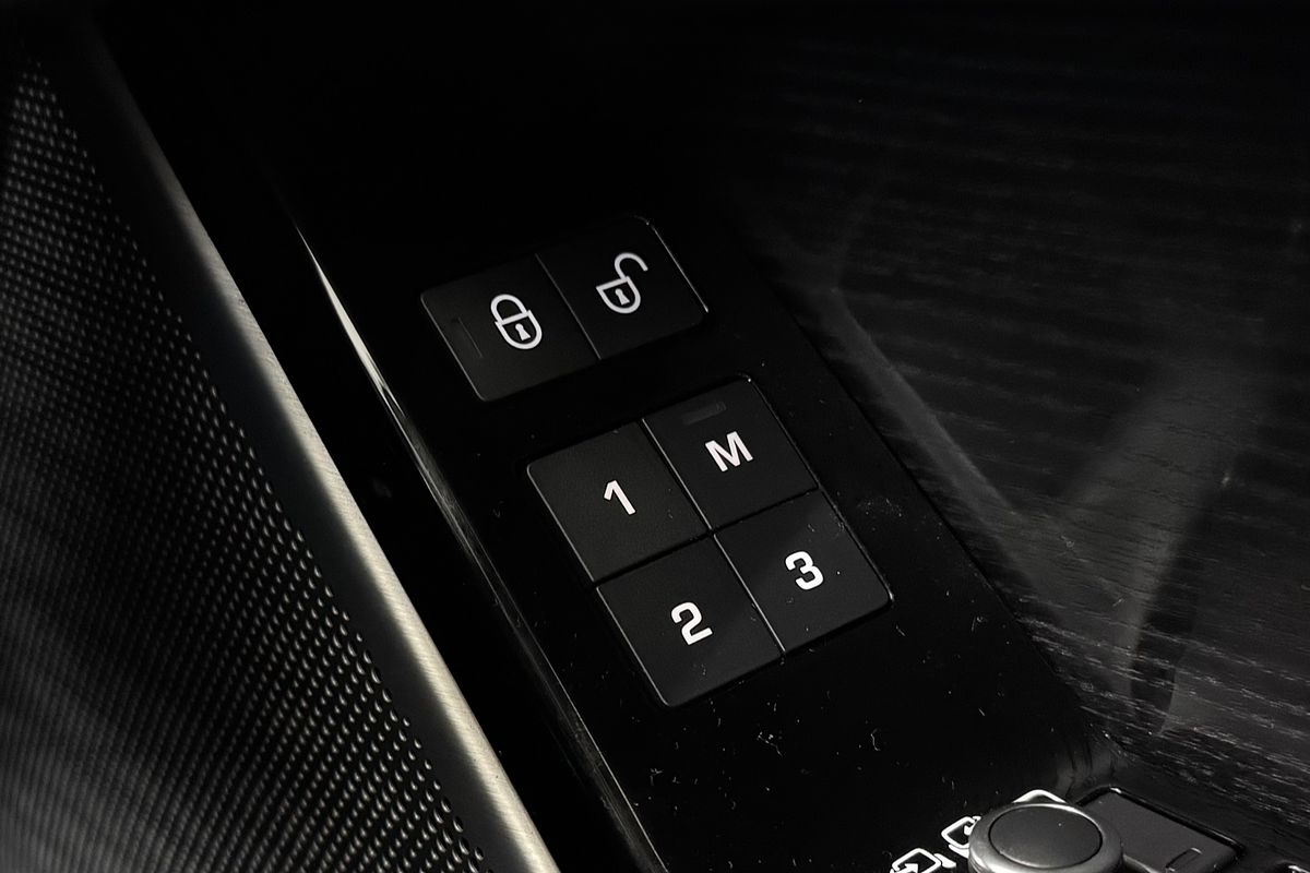 2019 Land Rover Range Rover Velar D240 SE L560