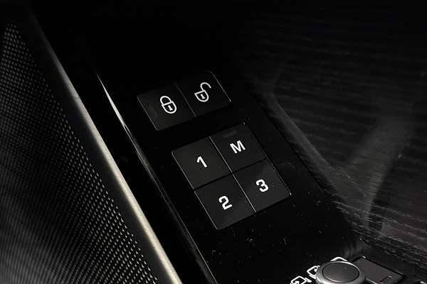 2019 Land Rover Range Rover Velar D240 SE L560