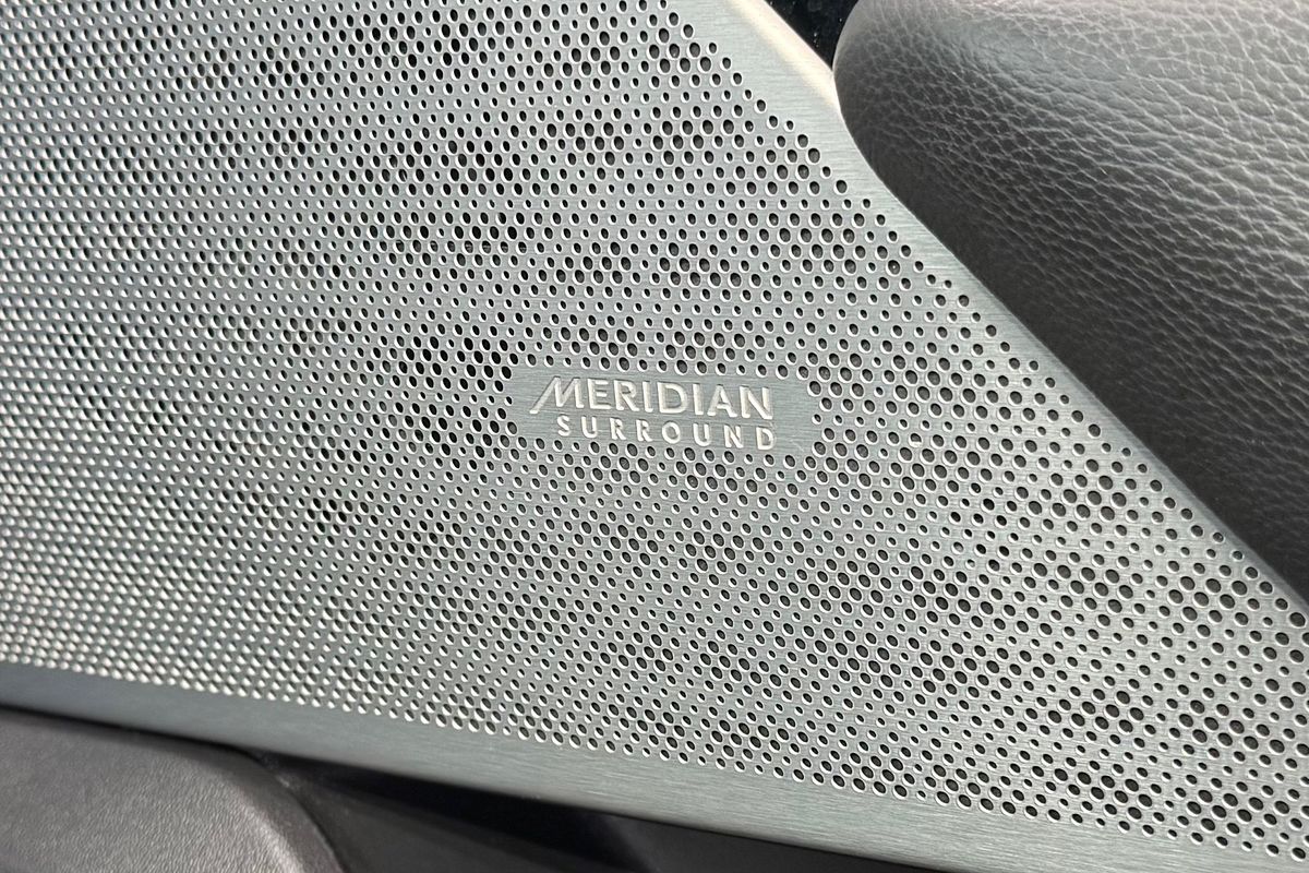 2019 Land Rover Range Rover Velar D240 SE L560