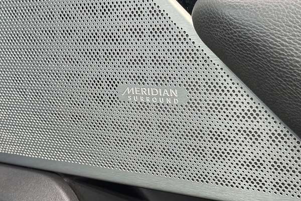 2019 Land Rover Range Rover Velar D240 SE L560