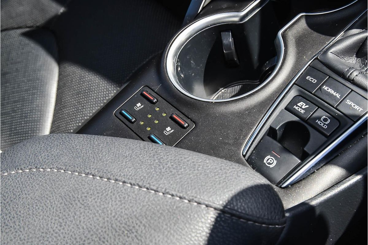 2024 Toyota Camry SL AXVH70R