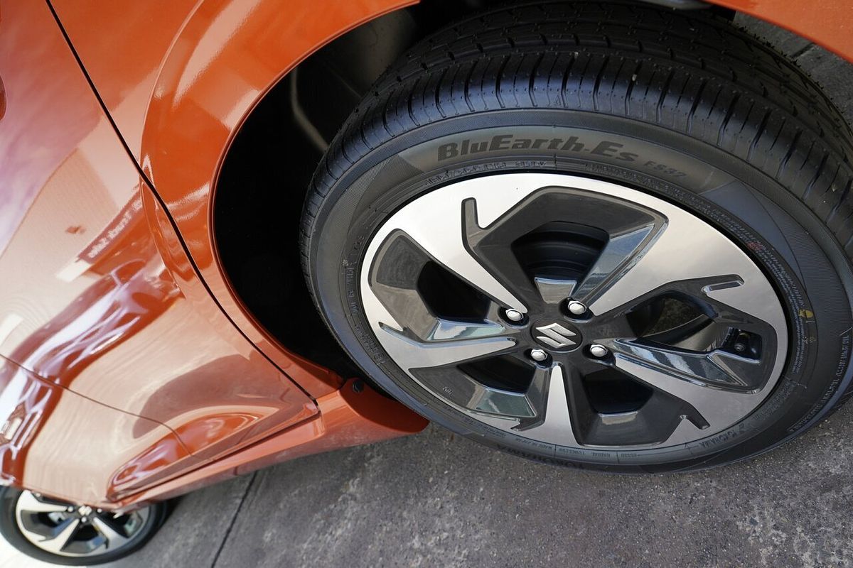 2025 Suzuki Swift Hybrid GLX UZ