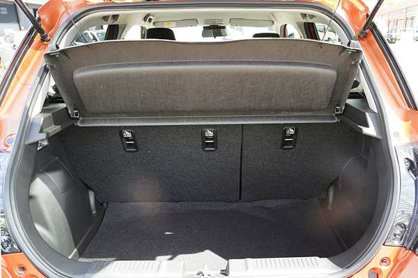 2025 Suzuki Swift Hybrid GLX UZ