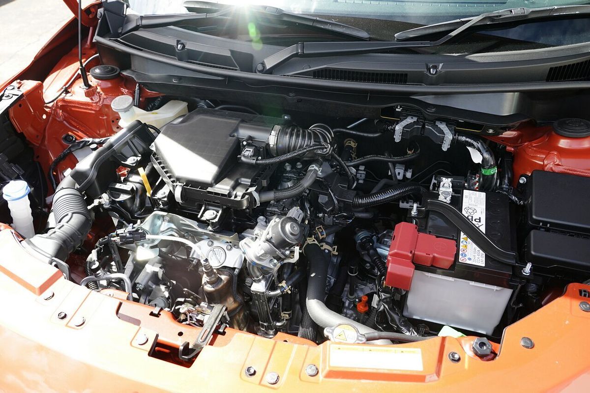 2025 Suzuki Swift Hybrid GLX UZ