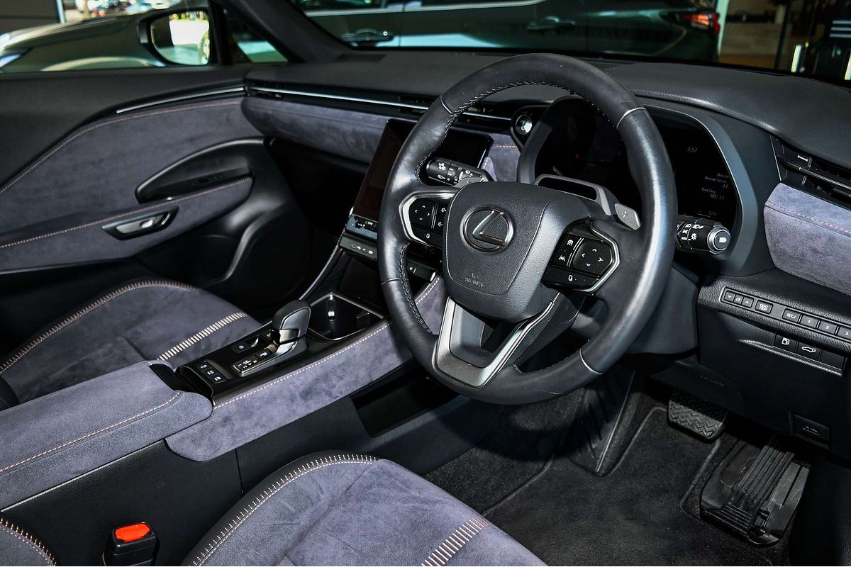 2023 Lexus LBX Sports Luxury MAYH10R