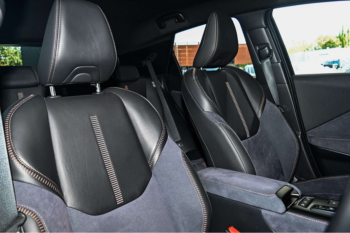 2023 Lexus LBX Sports Luxury MAYH10R