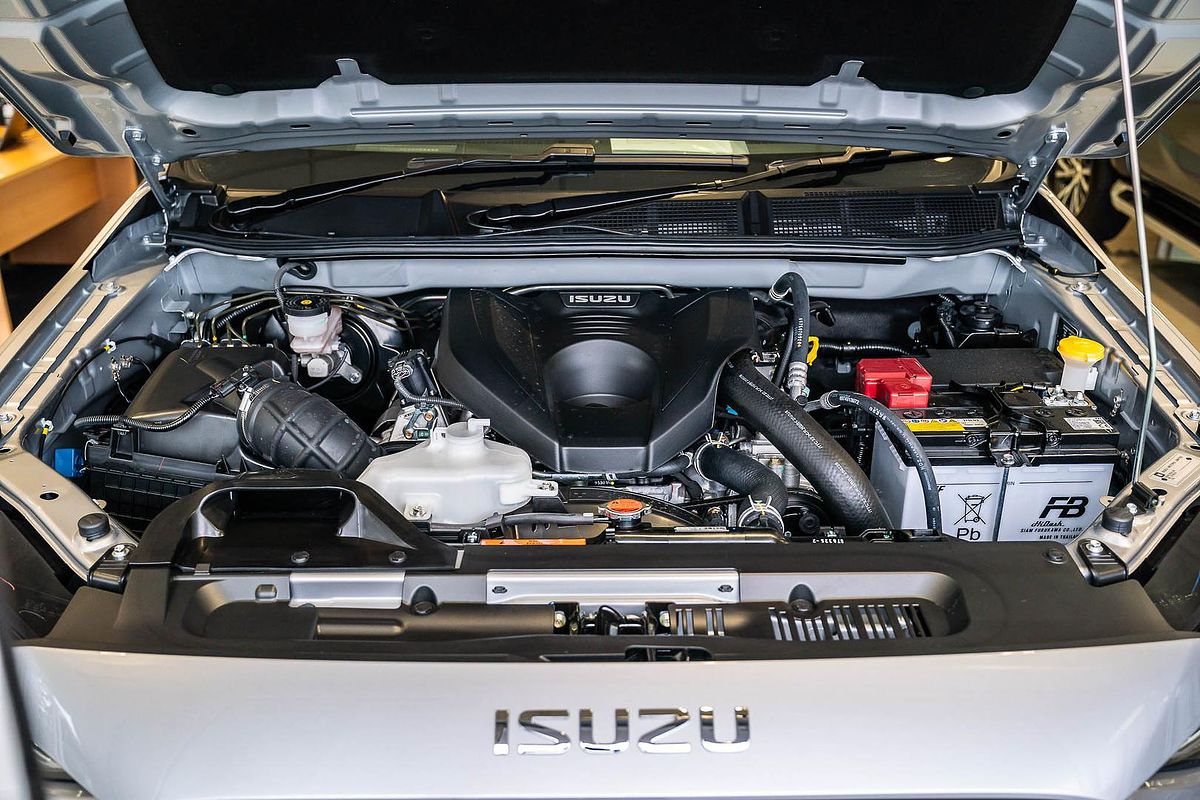 2025 Isuzu MU-X X-TERRAIN