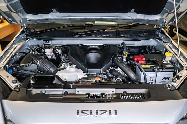 2025 Isuzu MU-X X-TERRAIN