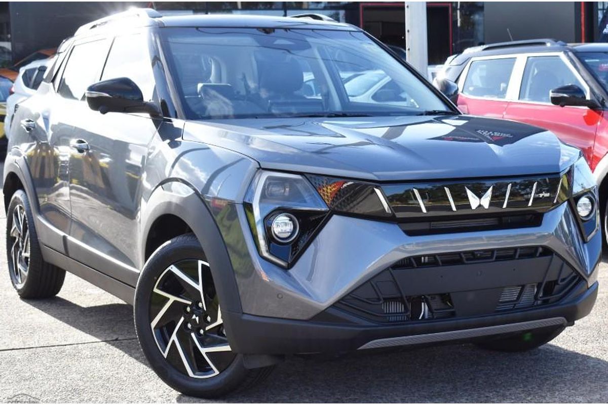 2025 Mahindra XUV3XO AX7L