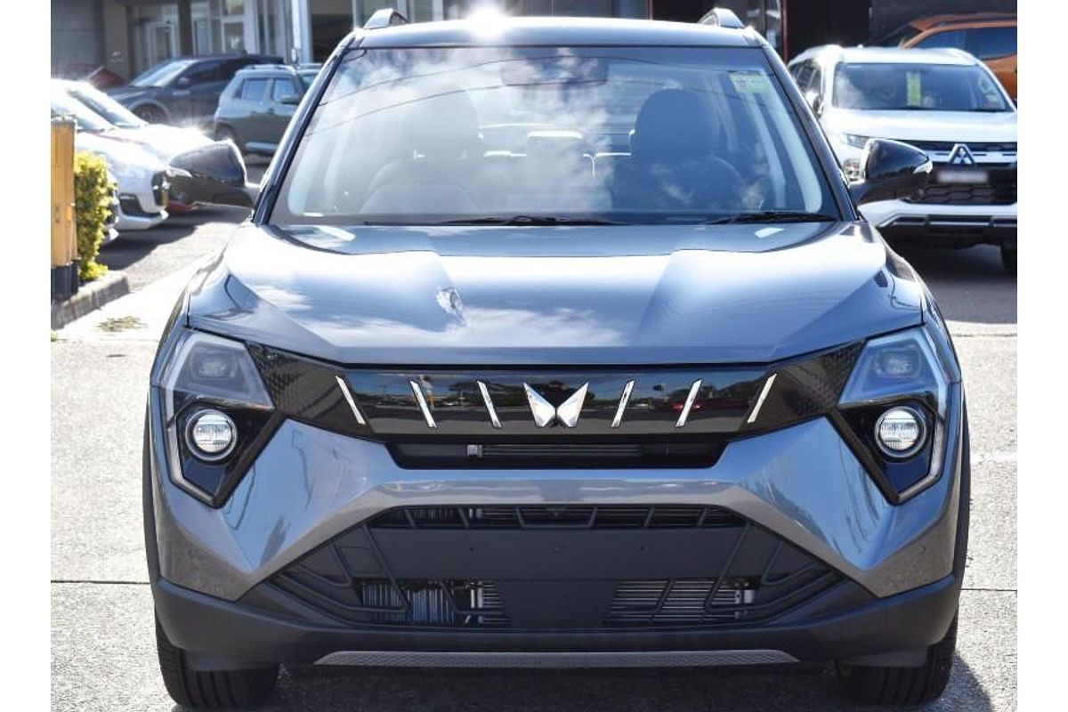 2025 Mahindra XUV3XO AX7L