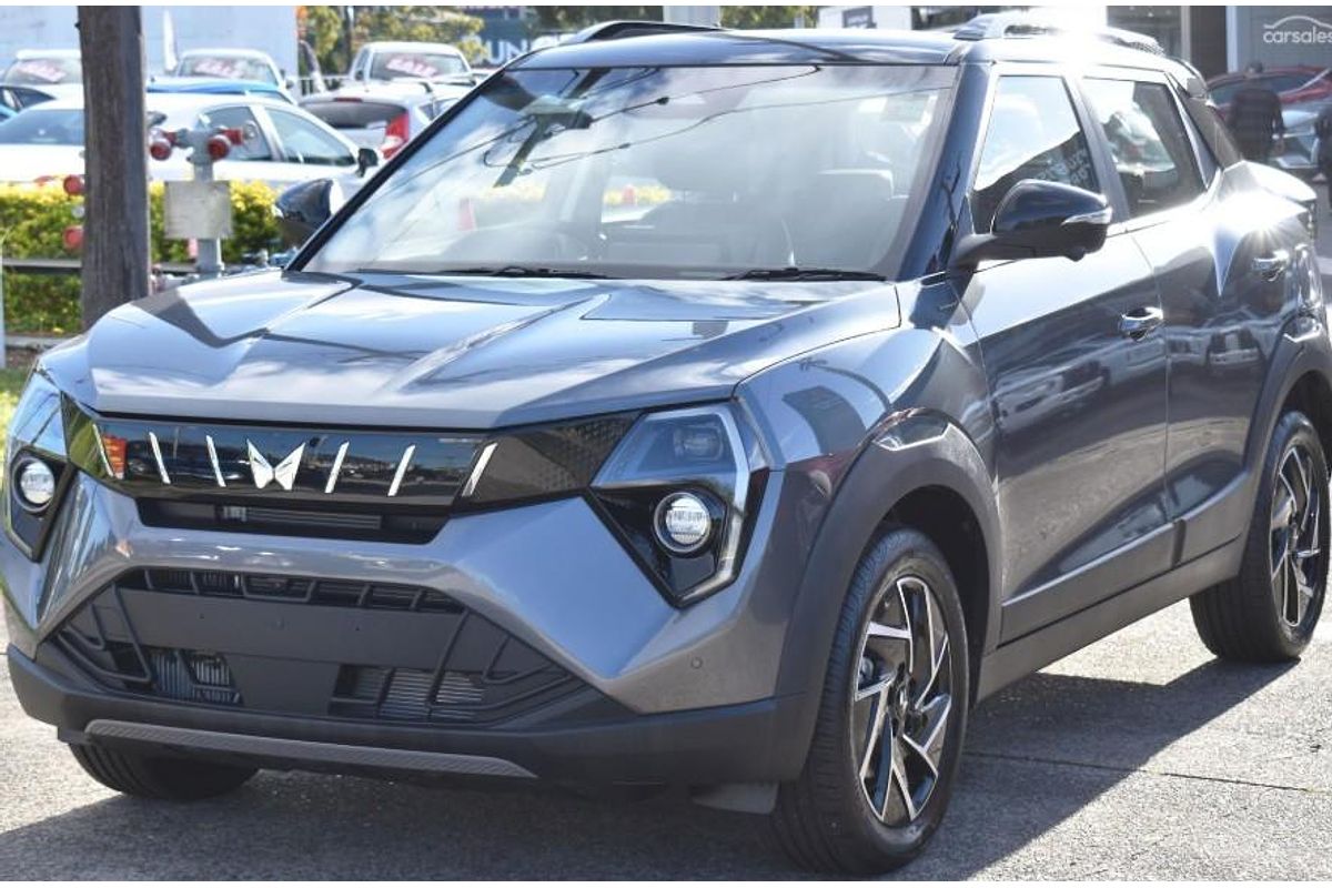 2025 Mahindra XUV3XO AX7L