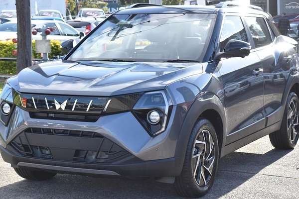 2025 Mahindra XUV3XO AX7L
