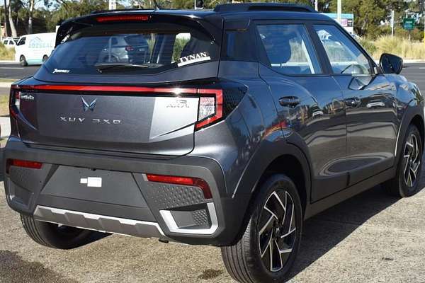 2025 Mahindra XUV3XO AX7L