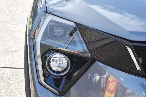 2025 Mahindra XUV3XO AX7L