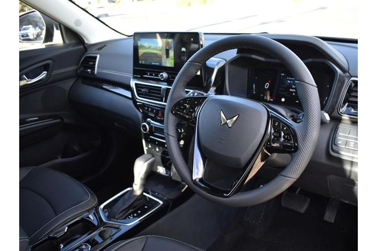 2025 Mahindra XUV3XO AX7L