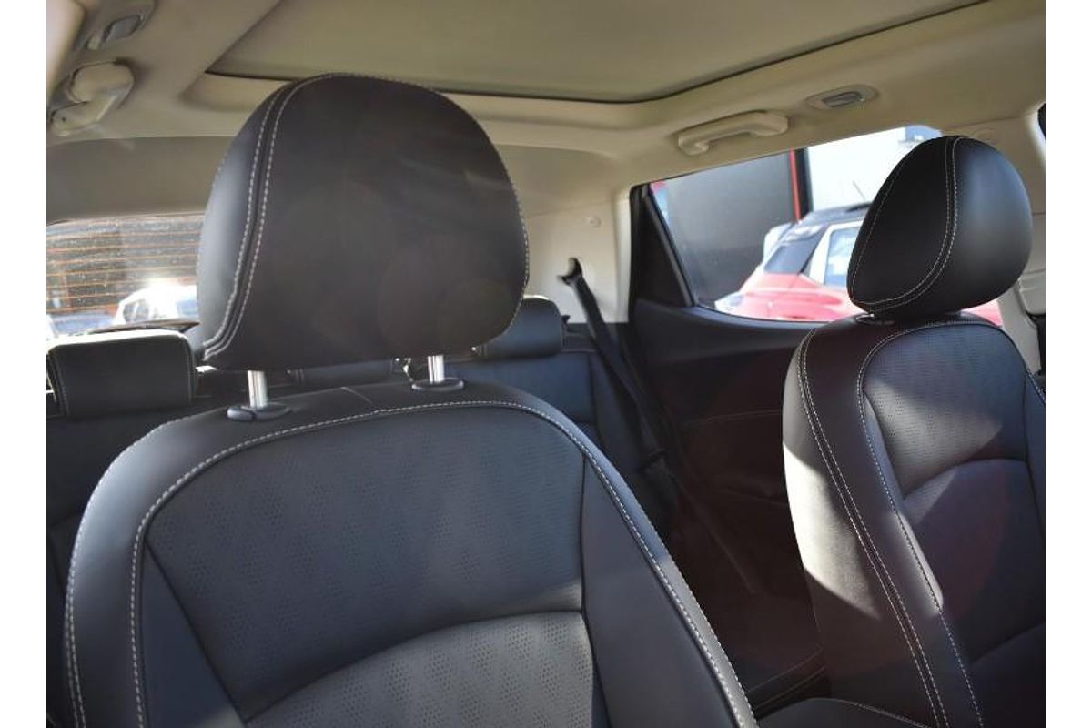 2025 Mahindra XUV3XO AX7L