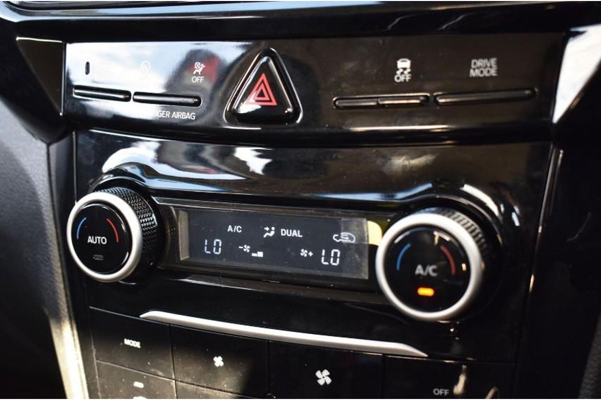 2025 Mahindra XUV3XO AX7L