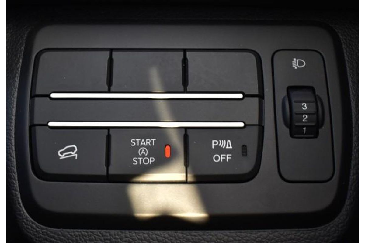 2025 Mahindra XUV3XO AX7L