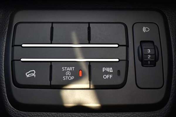 2025 Mahindra XUV3XO AX7L