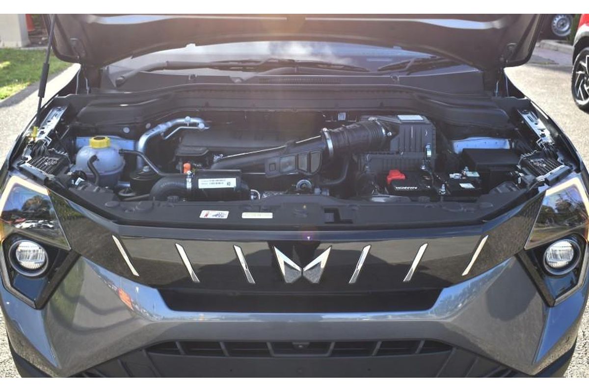 2025 Mahindra XUV3XO AX7L