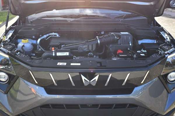 2025 Mahindra XUV3XO AX7L