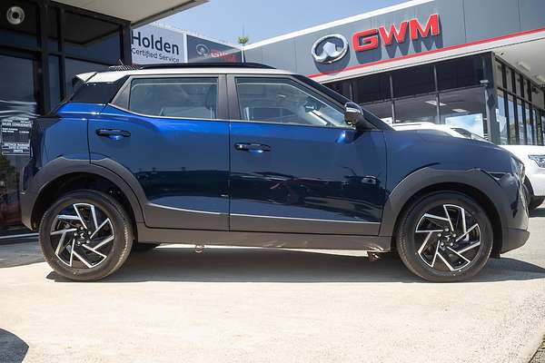 2025 Mahindra XUV3XO AX7L