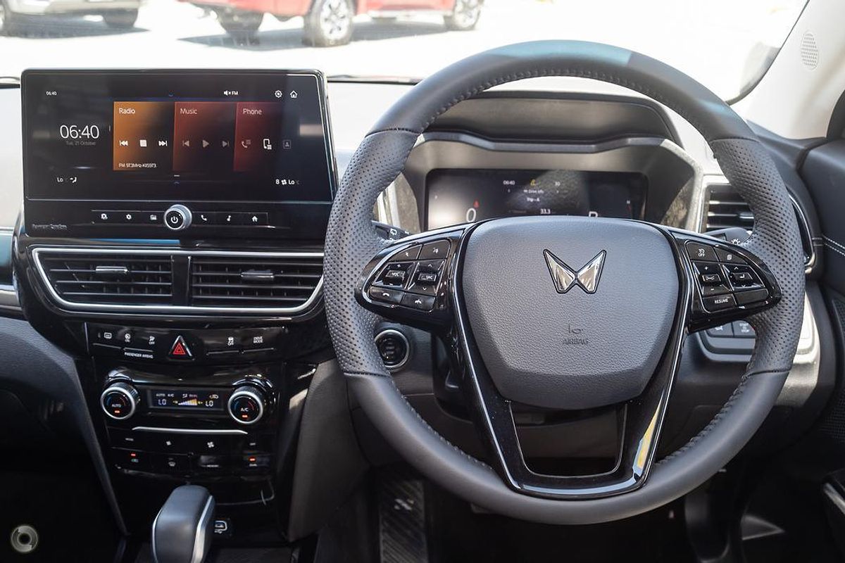 2025 Mahindra XUV3XO AX7L