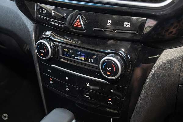 2025 Mahindra XUV3XO AX7L