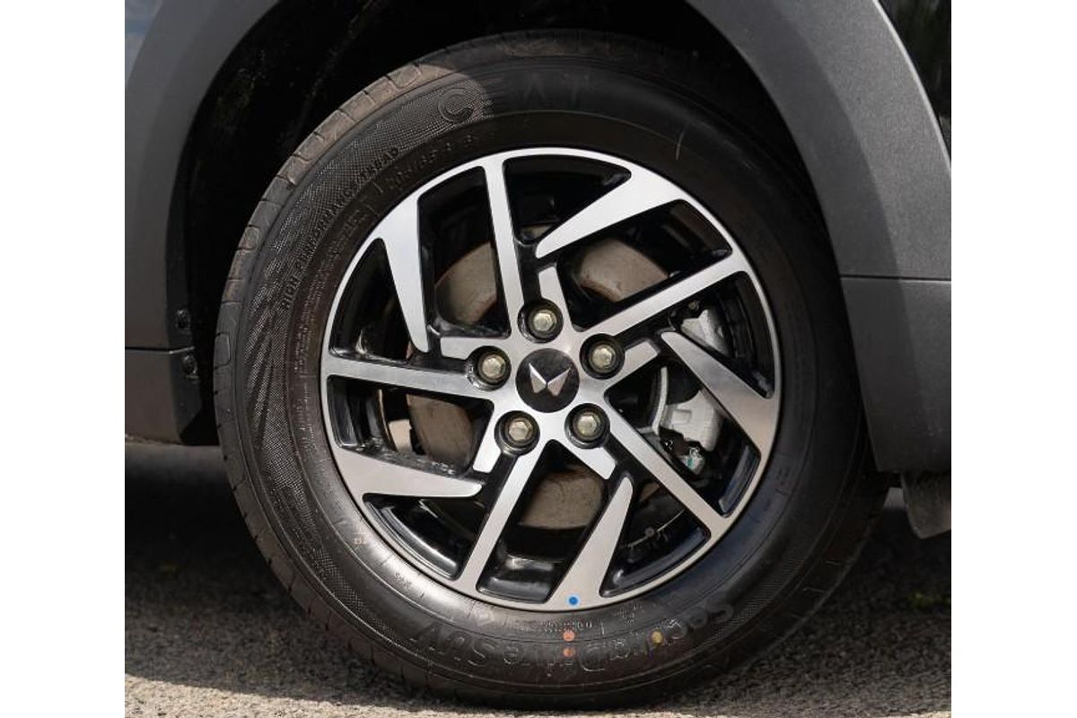 2025 Mahindra XUV3XO AX5L