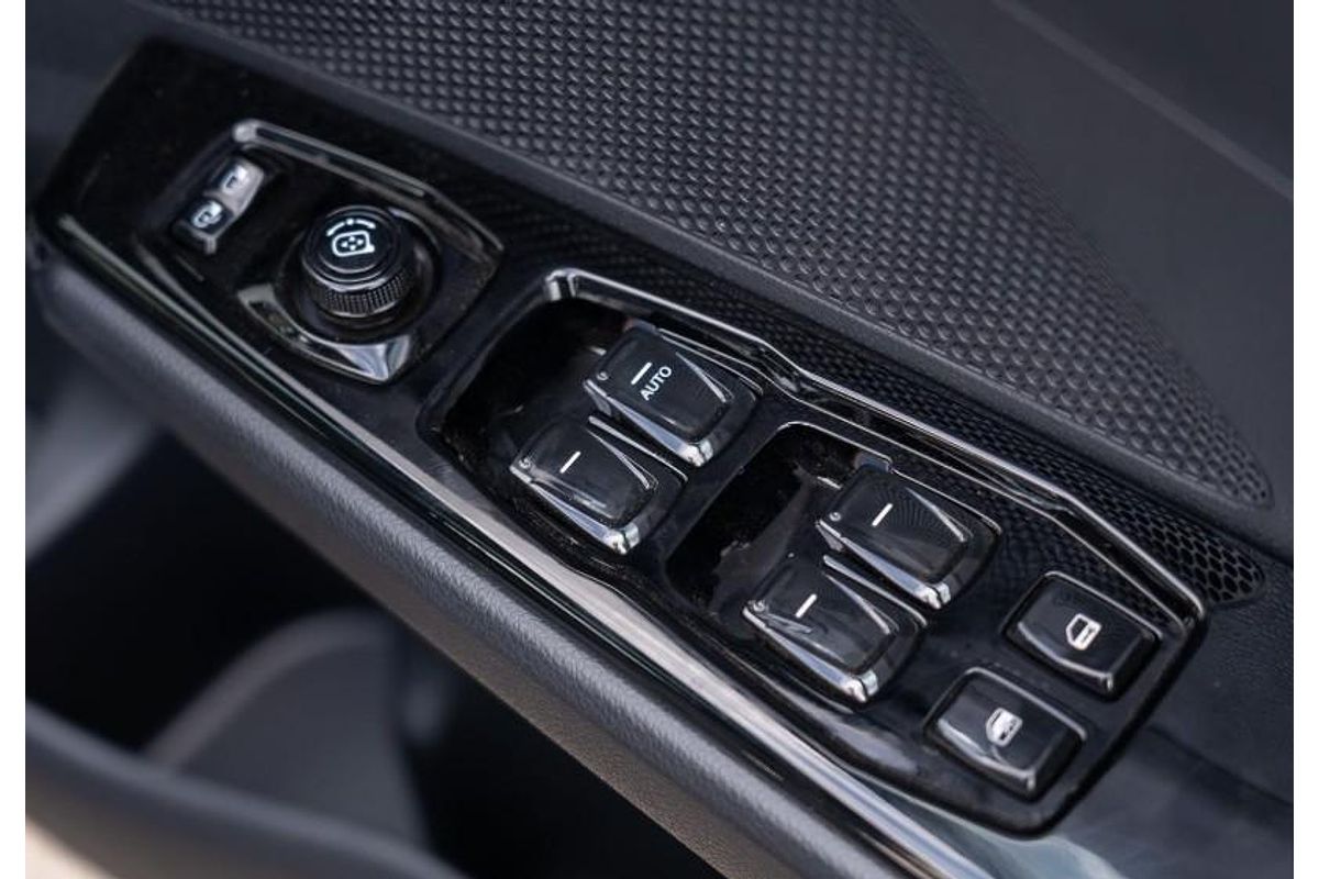 2025 Mahindra XUV3XO AX5L