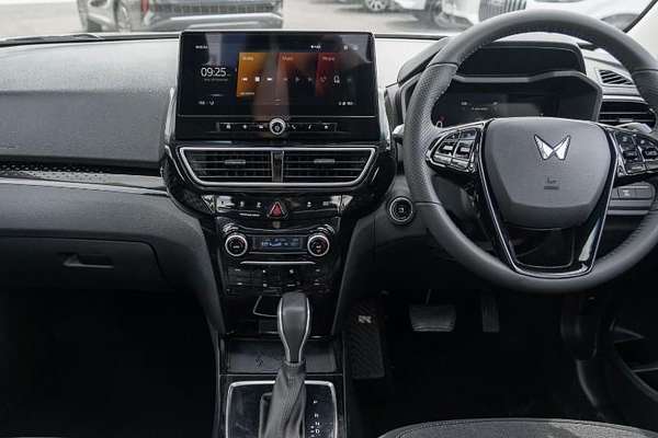 2025 Mahindra XUV3XO AX5L