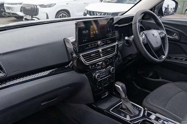 2025 Mahindra XUV3XO AX5L