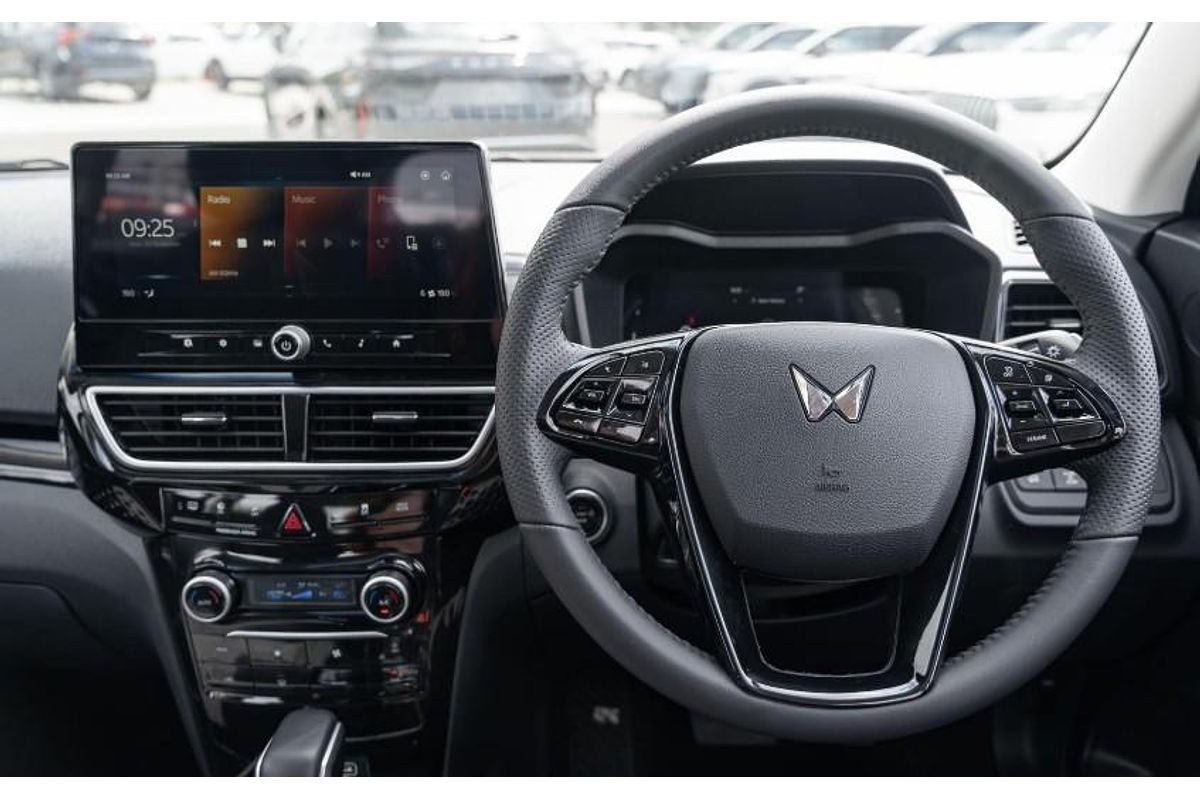 2025 Mahindra XUV3XO AX5L