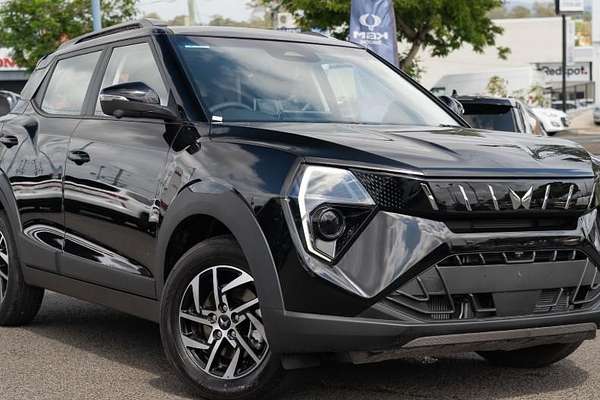 2025 Mahindra XUV3XO AX5L