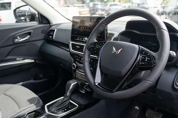 2025 Mahindra XUV3XO AX5L