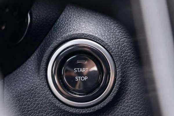 2025 Mahindra XUV3XO AX5L