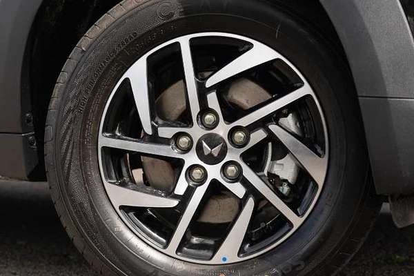 2025 Mahindra XUV3XO AX5L