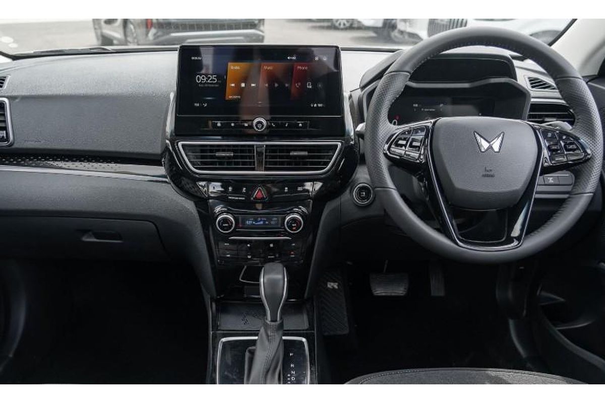 2025 Mahindra XUV3XO AX5L