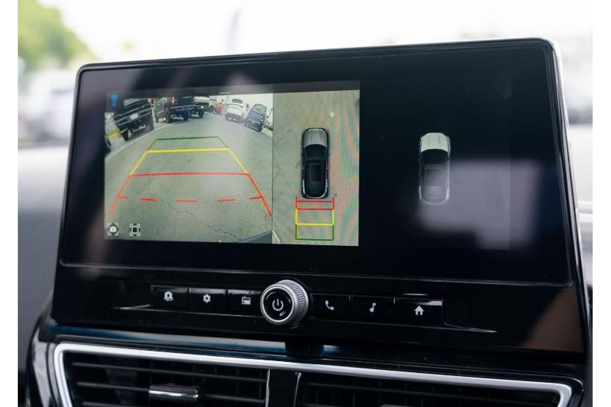 2025 Mahindra XUV3XO AX5L