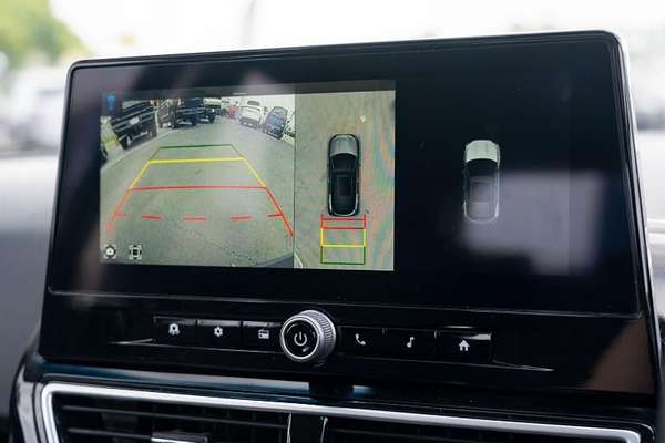 2025 Mahindra XUV3XO AX5L