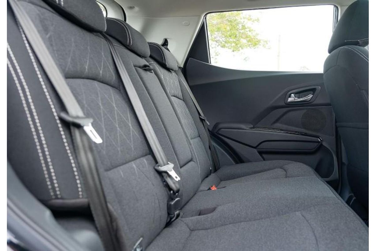 2025 Mahindra XUV3XO AX5L