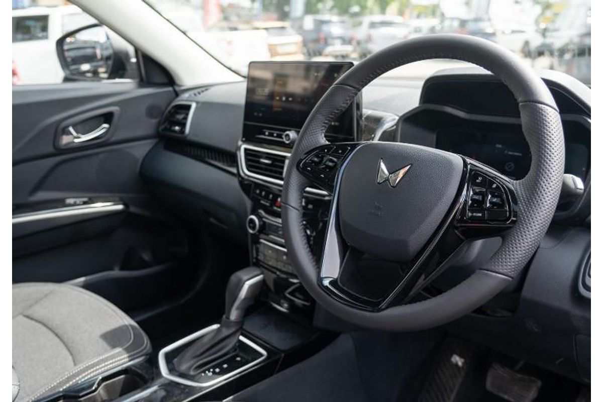 2025 Mahindra XUV3XO AX5L