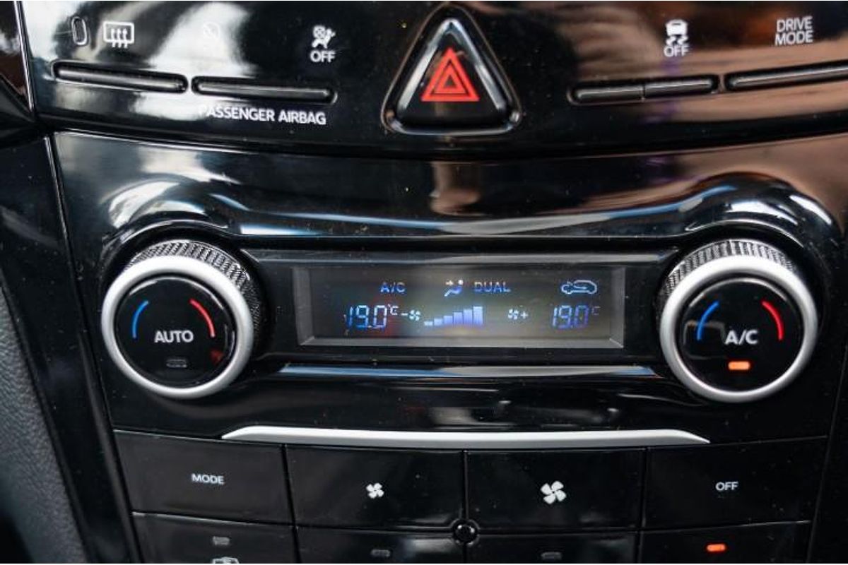 2025 Mahindra XUV3XO AX5L