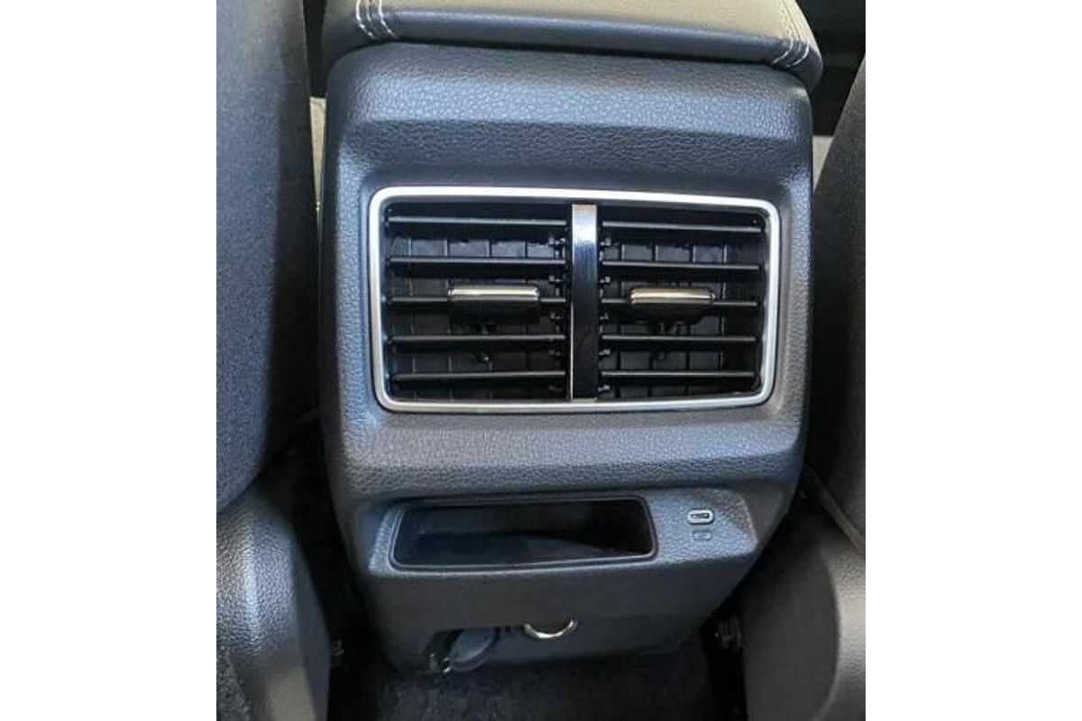 2025 Mahindra XUV3XO AX5L